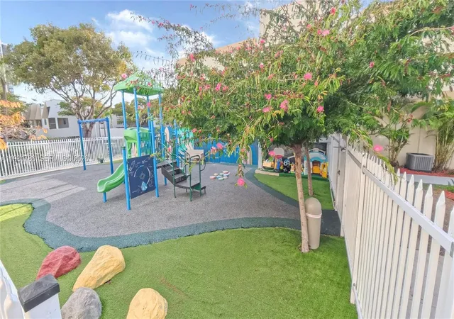 2nd image of 20300 W Country Clb Dr, Aventura, FL 33180