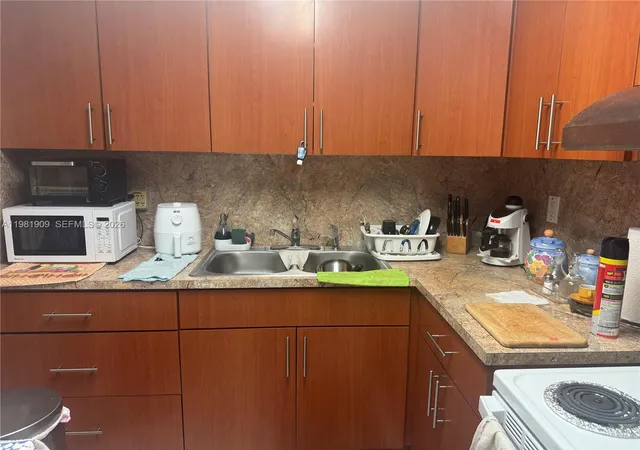 3rd image of 16701 Ne 13Th Ave, Miami, FL 33162