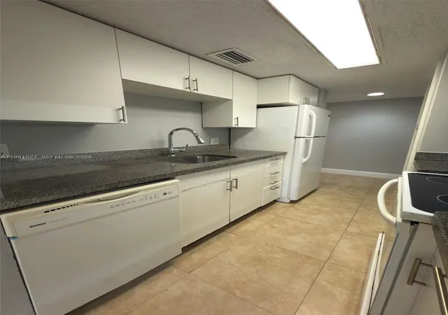 Homes for sale in Pompano Beach, FL | 4521 W Mcnab Rd #11, Pompano Beach, FL 33069 | MLS# A11981827