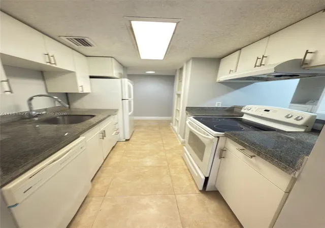 Homes for sale in Pompano Beach, FL | 4521 W Mcnab Rd #11, Pompano Beach, FL 33069 | MLS# A11981827