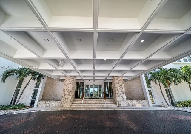 2nd image of 5750 Collins Ave, Miami Beach, FL 33140