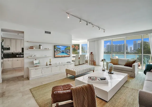 1st image of 3201 Ne 183rd St #301, Aventura, FL 33160 | MLS# A11982044