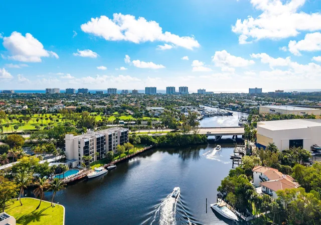 Photo 2 of Condo for sale at 6 Royal Palm Way #605, Boca Raton, FL 33432 | MLS# B26001046 | Listing updated on 2026-09-30