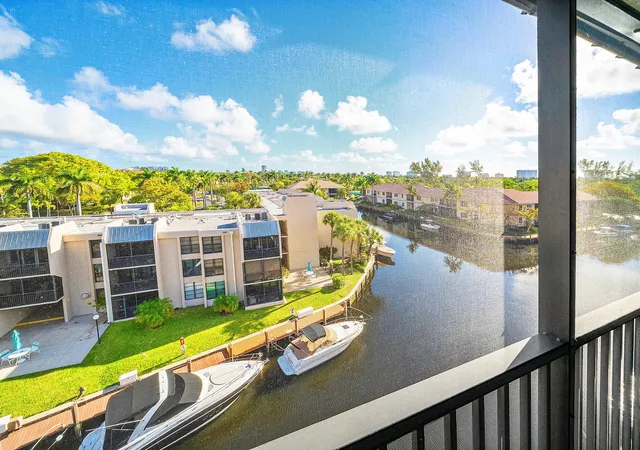 Photo 3 of Condo for sale at 6 Royal Palm Way #605, Boca Raton, FL 33432 | MLS# B26001046 | Listing updated on 2026-09-30