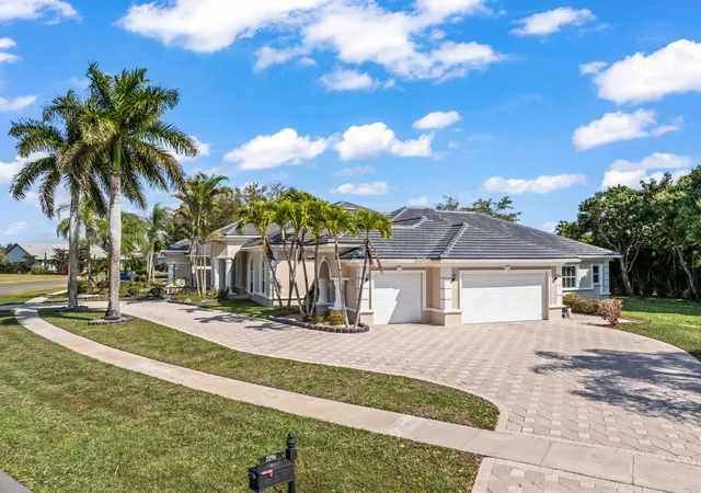 Photo 3 of Single family home for sale at 2296 Greenview Cvs Dr, Wellington, FL 33414 | MLS# B26001211 | Listing updated on 2026-09-23
