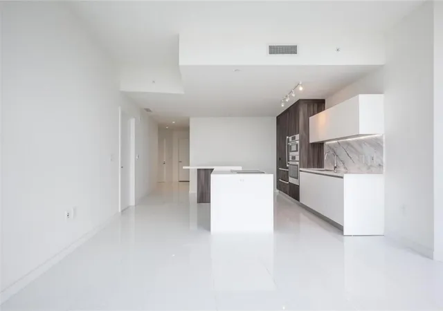 3rd image of 851 Ne 1St Ave #1510, Miami, FL 33132 | MLS# B26001460