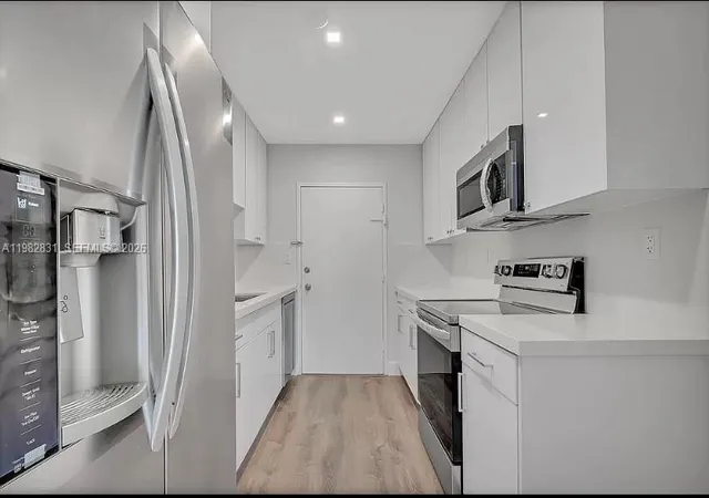 4th image of 5401 Collins Ave #411, Miami Beach, FL 33140 | MLS# A11982831
