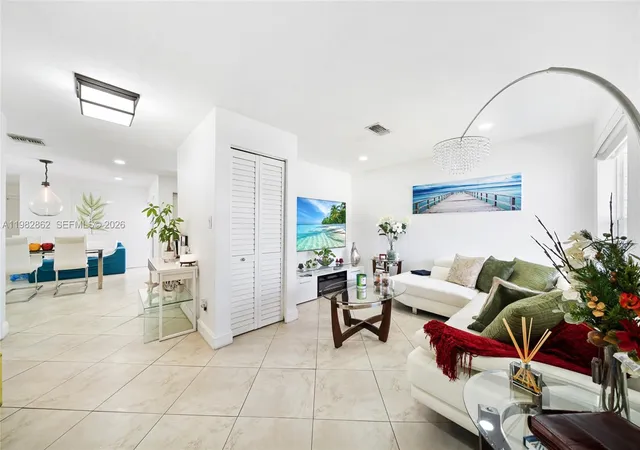 4th image of 1040 Sw 66Th Ave, Pembroke Pines, FL 33023 | MLS# A11982862