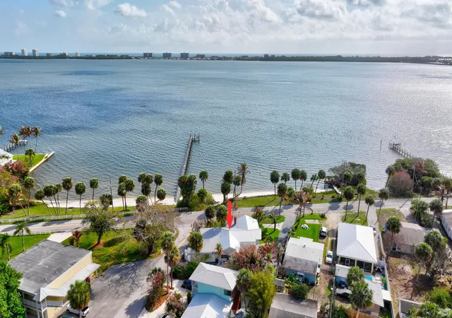 Photo 2 of Single family home for sale at 4490 Ne Indian River Dr, Jensen Beach, FL 34957 | MLS# B26001948 | Listing updated on 2026-10-07