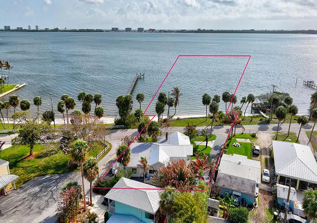Photo 3 of Single family home for sale at 4490 Ne Indian River Dr, Jensen Beach, FL 34957 | MLS# B26001948 | Listing updated on 2026-10-07