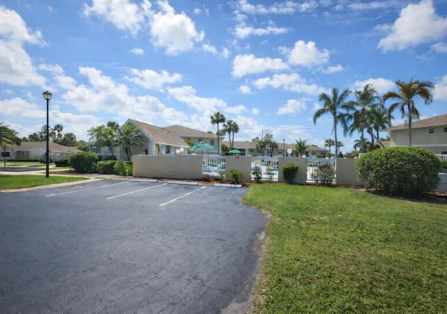 32nd image of 1552 Se Royal Green Cir #O-103, Port St Lucie, FL 34952 | MLS# B26002247