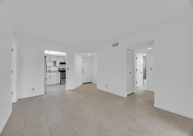 5th image of 1552 Se Royal Green Cir #O-103, Port St Lucie, FL 34952 | MLS# B26002247