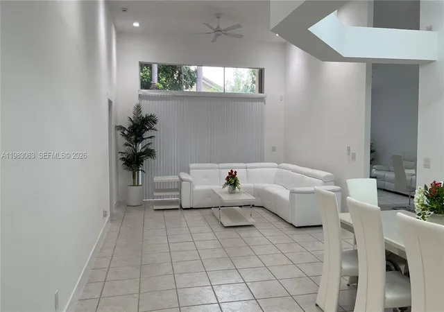 5th image of 11581 Sw 10Th Ct, Pembroke Pines, FL 33025 | MLS# A11983063