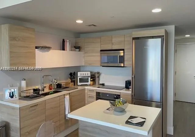 3rd image of 16385 Biscayne Blvd #2702, North Miami Beach, FL 33160 | MLS# A11983274