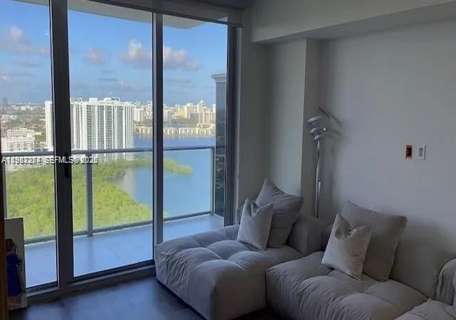 4th image of 16385 Biscayne Blvd #2702, North Miami Beach, FL 33160 | MLS# A11983274