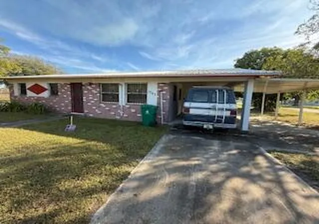 1st image of 1063 Louisiana Ave, Clewiston, FL 33440 | MLS# B26002602