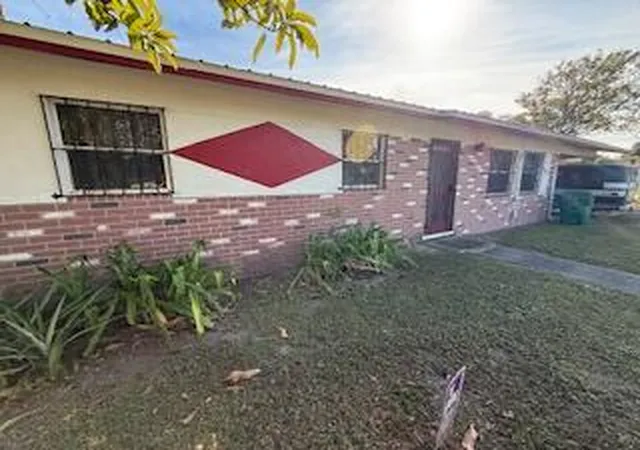 3rd image of 1063 Louisiana Ave, Clewiston, FL 33440 | MLS# B26002602