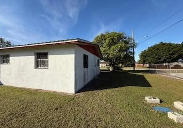 4th image of 1063 Louisiana Ave, Clewiston, FL 33440 | MLS# B26002602