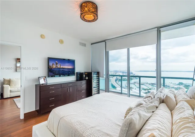 5th image of 888 Biscayne Blvd #3506, Miami, FL 33132 | MLS# A11980516