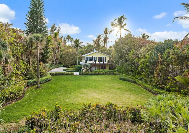 Homes for sale in Hobe Sound, FL | 31 N Beach Rd, Hobe Sound, FL 33455 | MLS# B26002704