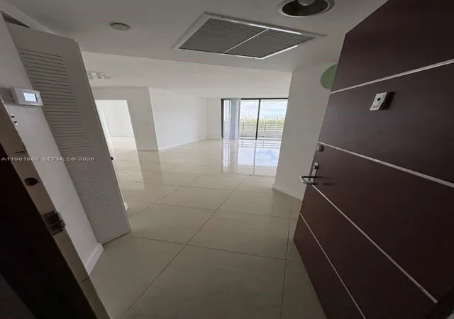 2nd image of 3300 Ne 191St St #801, Miami, FL 33180 | MLS# A11981802