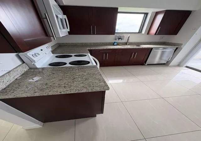 4th image of 3300 Ne 191St St #801, Miami, FL 33180 | MLS# A11981802
