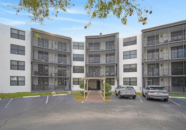 2nd image of 3900 N Hills Dr #208, Hollywood, FL 33021 | MLS# B26002797