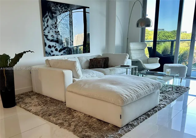 2nd image of 16385 Biscayne Blvd #303, North Miami Beach, FL 33160 | MLS# A11983782
