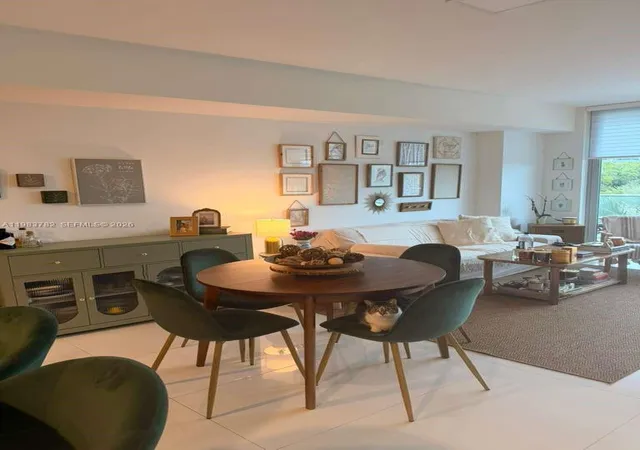3rd image of 16385 Biscayne Blvd #303, North Miami Beach, FL 33160 | MLS# A11983782