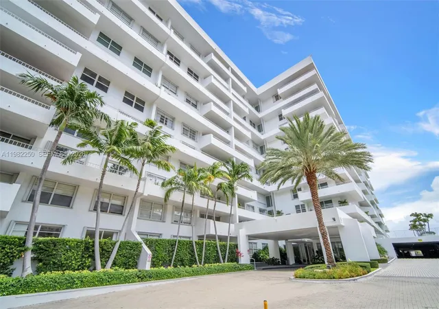 31st image of 199 Ocean Lane Dr #1009, Key Biscayne, FL 33149 | MLS# A11982250