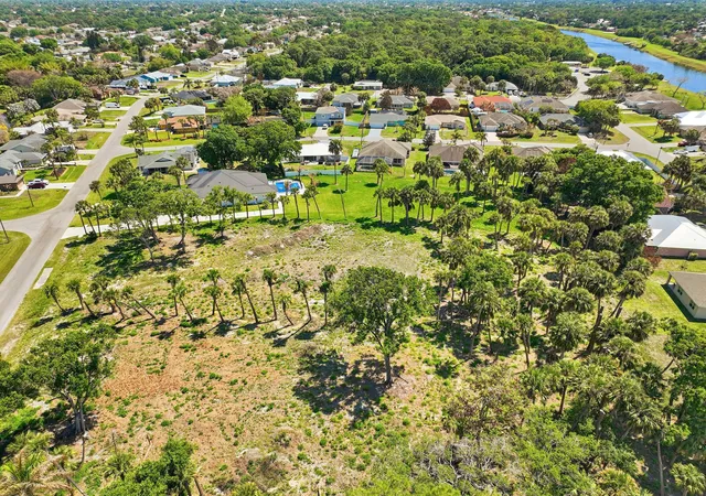 5th image of 2008 Sw Leafy Rd, Port Saint Lucie, FL 34953 | MLS# B26001776