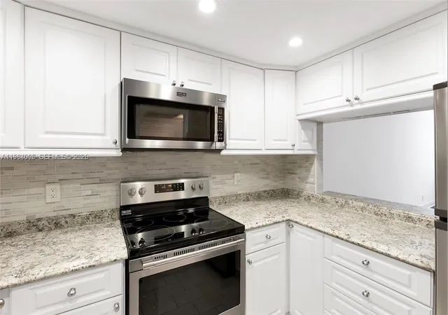 4th image of 9430 Live Oak Pl #407, Davie, FL 33324 | MLS# A11984005