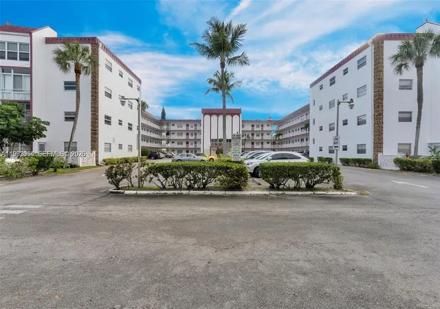 35th image of 4270 Nw 40th St #201, Lauderdale Lakes, FL 33319 | MLS# A11983064