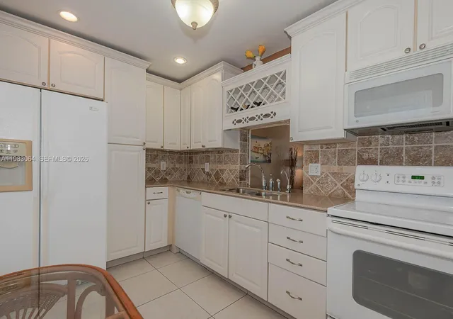 3rd image of 4270 Nw 40Th St #201, Lauderdale Lakes, FL 33319 | MLS# A11983064