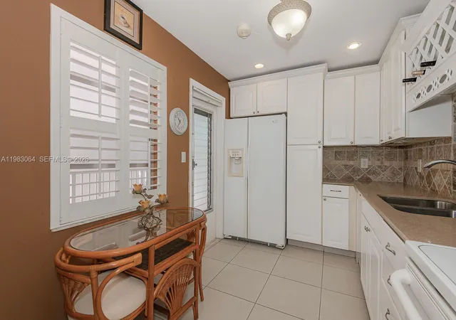 5th image of 4270 Nw 40Th St #201, Lauderdale Lakes, FL 33319 | MLS# A11983064