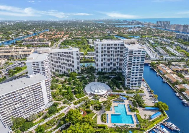 2nd image of 2500 Parkview Dr #509, Hallandale Beach, FL 33009 | MLS# A11984501