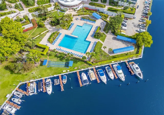 3rd image of 2500 Parkview Dr #509, Hallandale Beach, FL 33009 | MLS# A11984501