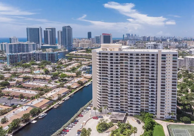 5th image of 2500 Parkview Dr #509, Hallandale Beach, FL 33009 | MLS# A11984501