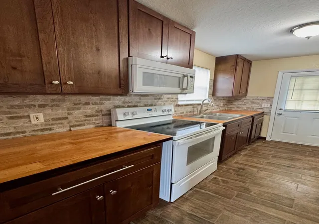 Homes for sale in Fort Meade, FL | 714 S Seminole Ave, Fort Meade, FL 33841 | MLS# B26003445