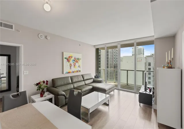 4th image of 244 Biscayne Blvd #2410, Miami, FL 33132 | MLS# A11975245
