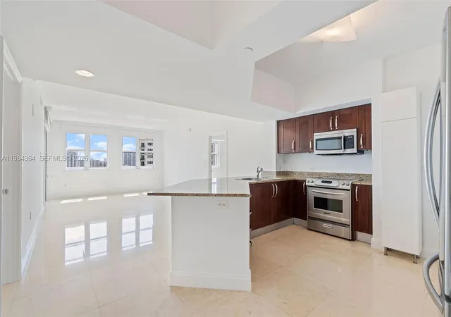 5th image of 20000 E Country Club Dr #1109, Miami, FL 33180 | MLS# A11984364