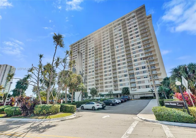 2nd image of 300 Bayview Dr #205, Sunny Isles Beach, FL 33160 | MLS# A11978970