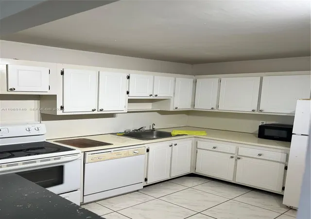 5th image of 16950 W Dixie Hwy A-529, North Miami Beach, FL 33160