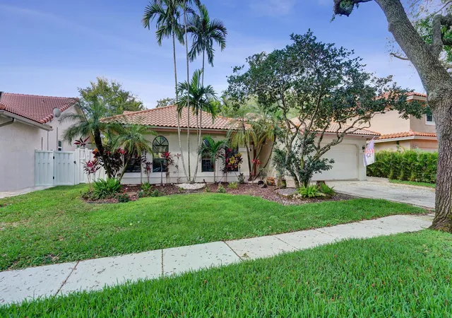 Photo 2 of Single family home for sale at 10527 Zurich St, Hollywood, FL 33026 | MLS# B26003736 | Listing updated on 2026-09-30