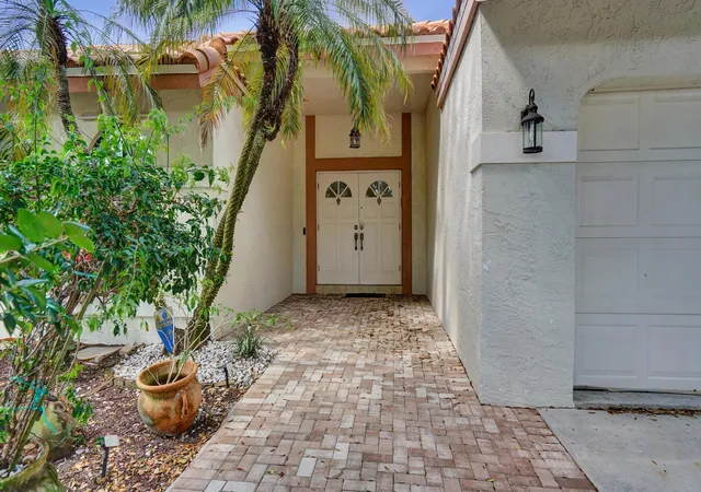 Photo 4 of Single family home for sale at 10527 Zurich St, Hollywood, FL 33026 | MLS# B26003736 | Listing updated on 2026-09-30