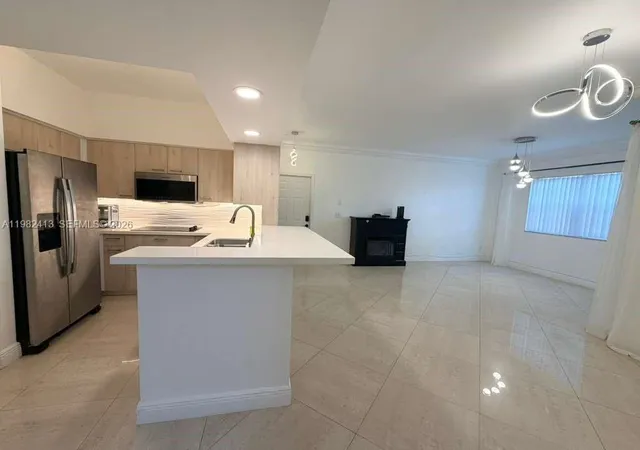 4th image of 3165 Ne 184Th St #6102, North Miami Beach, FL 33160 | MLS# A11982413