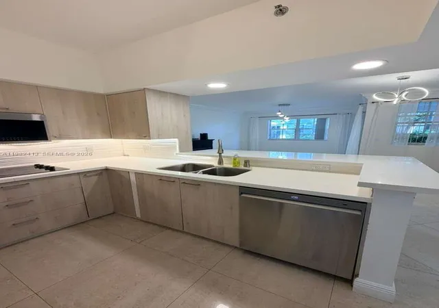 5th image of 3165 Ne 184Th St #6102, North Miami Beach, FL 33160 | MLS# A11982413