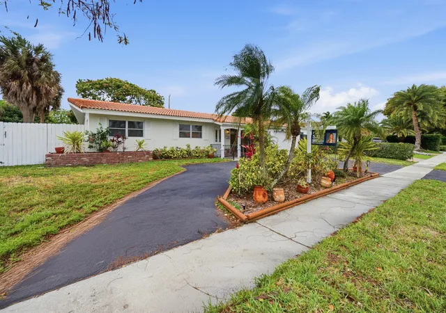 Homes for sale in Fort Lauderdale, FL | 2120 Ne 62Nd Ct, Fort Lauderdale, FL 33308 | MLS# B26003811