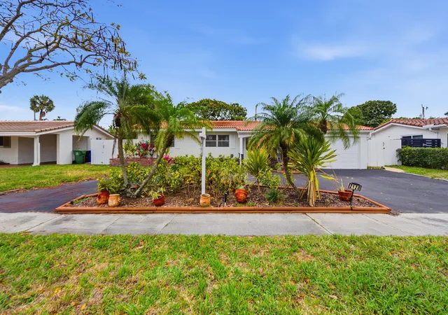 Homes for sale in Fort Lauderdale, FL | 2120 Ne 62Nd Ct, Fort Lauderdale, FL 33308 | MLS# B26003811