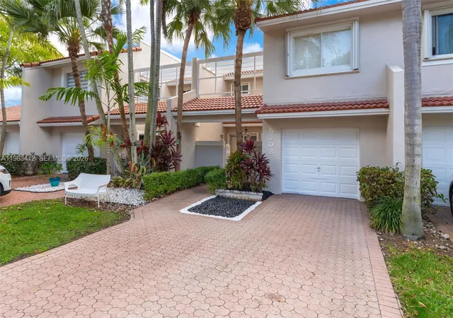 2nd image of 5208 Nw 103rd Ave, Doral, FL 33178 | MLS# A11983412